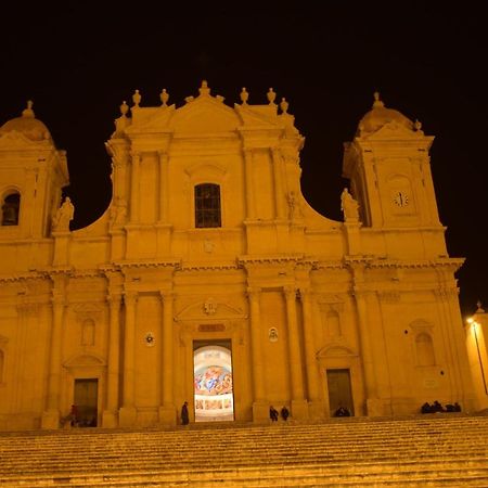 Happy Holidays Noto Exterior photo