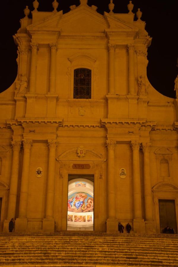 Happy Holidays Noto Exterior photo